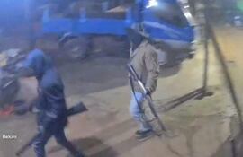 Delincuentes se hicieron pasar por policías y sustrajeron G. 280 millones a un agente penitenciario en San Salvador.