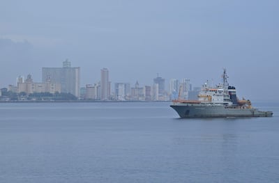 El remolcador y salvamento Nicolay Chiker, parte del destacamento naval ruso que visita Cuba, llega al puerto de La Habana el 12 de junio de 2024. El submarino ruso de propulsión nuclear Kazán, que no portará armas nucleares, y otros tres buques de guerra rusos que atracarán en la capital cubana del 12 al 17 de junio.