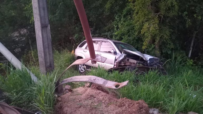 Camioneta terminó al costado de la autopista Ñu Guasu: conductora resultó ilesa