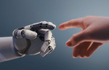 Un humano interactúa con un robot mediante un gesto con la mano, destacando la tecnología avanzada.