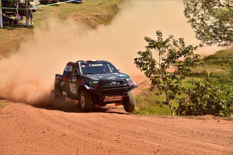 Óscar Benítez y Amado Báez, a bordo de Toyota Hilux Proto, ganaron en Camionetas (LIGHT).