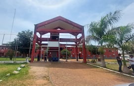 Entrada de la Penitenciaría Regional de Coronel Oviedo.