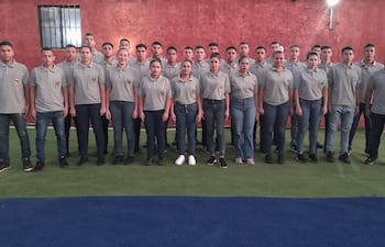 El grupo de aspirantes a la Policía Nacional que rinden esta semana el examen de ingreso a la Escuela de Policía.