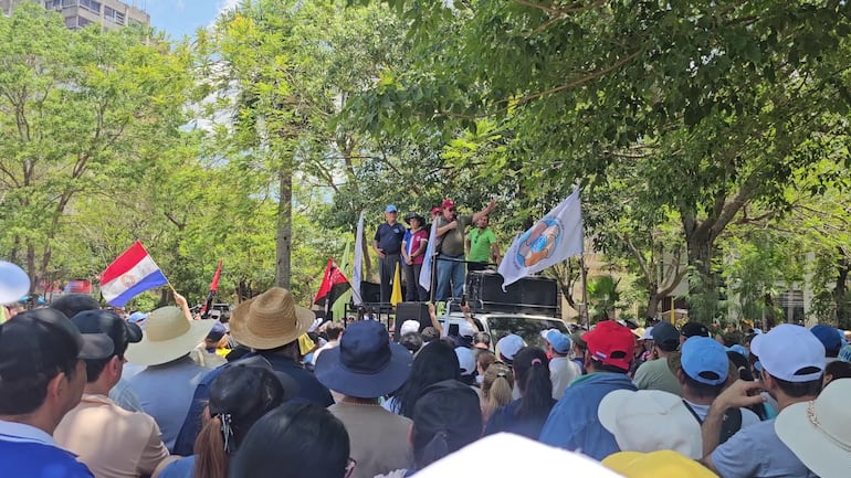 La Intersindical de Trabajadoras y Trabajadores de la Educación del Paraguay comunicó oficialmente la convocatoria a una huelga nacional para el próximo 23 de febrero.