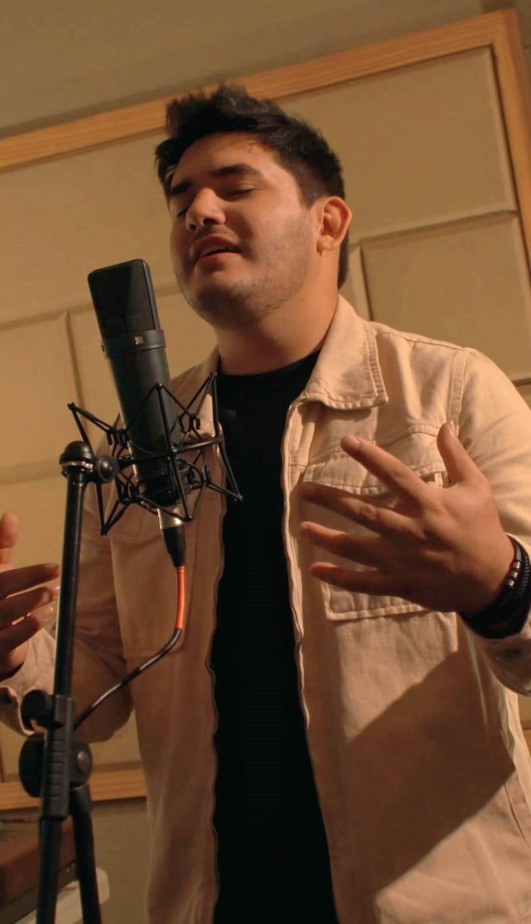 Elías Coronel prepara una nueva propuesta musical junto a un artista internacional.