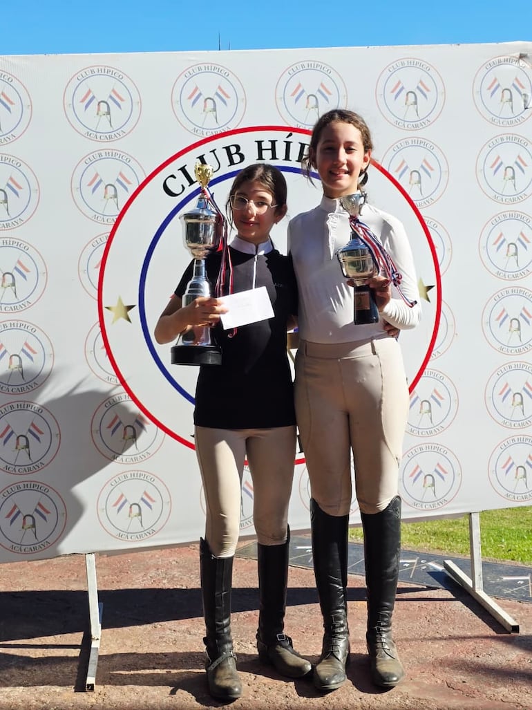 Azul Sabrina Ayala del Acá Carayá se impuso en la principal categoría disputada en el torneo, 1.00 metro.