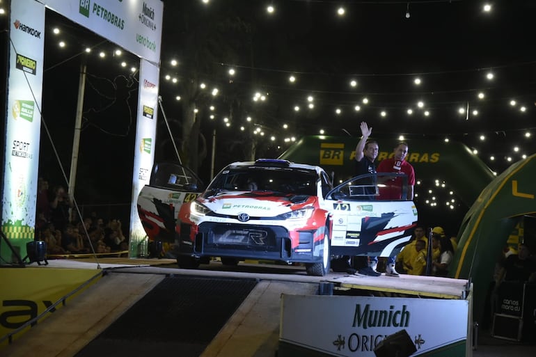 Tiago Weiler, líder del certamen nacional, saluda a los presentes.