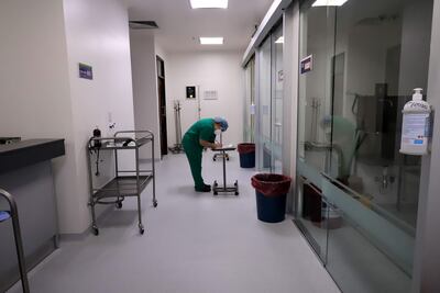 Una enfermera trabaja en el Hospital Ingavi del IPS (Foto ilustrativa).