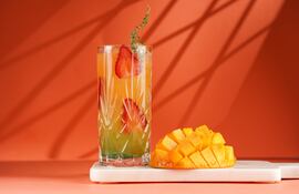 Jugo de frutilla y mango.