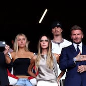 Ken Paves, Harper Beckham, Victoria Beckham, Romeo Beckham y David Beckham asistieron al partido de cuartos de final de la Copa Mundial de la FIFA 2026 entre Noruega e Inglaterra en el Miami Stadium. (Justin Setterfield/Getty Images/AFP)