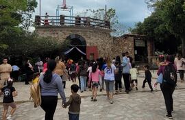 Con fe y devoción, peregrinos llegaron hasta Monte Alto para honrar al Divino Niño Jesús.