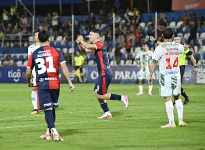 El volante de Cerro Porteño, Jorge Morel celebra el tanto de apertura en el marcador ante Rubio Ñu, por los octavos de final de la Copa Paraguay.