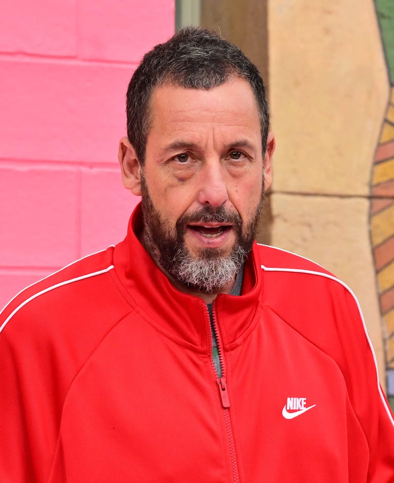 Papá orgulloso. Adam Sandler es productor de Roommates, la comedia donde actúa su hija Sadie Sandler. (Frederic J. BROWN / AFP)