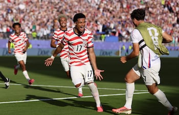 Malik Tillman de EE. UU. celebra tras anotar el gol del 2-0 durante el partido de dieciseisavos de final de la Copa Mundial de la FIFA 2026 entre EE. UU. y Bosnia y Herzegovina, en San Francisco, California, EE. UU..