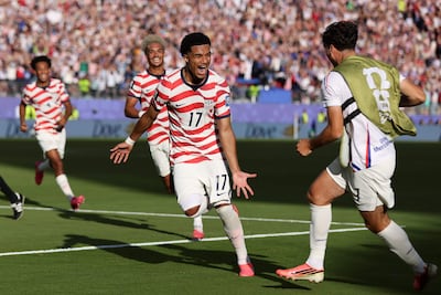 Malik Tillman de EE. UU. celebra tras anotar el gol del 2-0 durante el partido de dieciseisavos de final de la Copa Mundial de la FIFA 2026 entre EE. UU. y Bosnia y Herzegovina, en San Francisco, California, EE. UU..