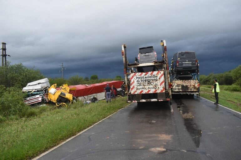 Así quedaron los vehículos involucrados en el accidente donde murieron dos paraguayos, en Formosa, Argentina.