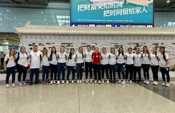Las chicas de la Sub 20, arribando al aeropuerto de Jinzhong, en China, para la cita ecuménica. El debut será en la madrugada de este miércoles contra Serbia.