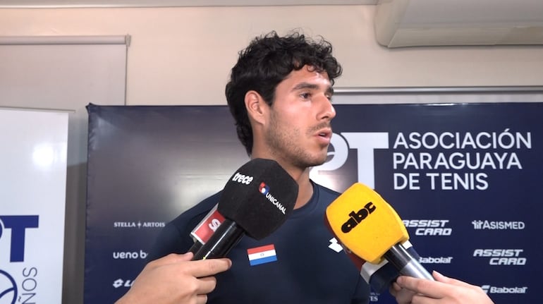 Adolfo Daniel Vallejo en al conferencia de prensa de presentación de Paraguay para la serie contra Perú por la Copa Davis.