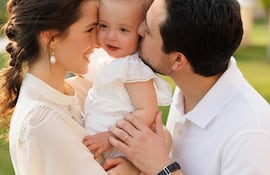 Con esta tierna postal familiar el príncipe Hussein de Jordania saludó a su esposa Rajwa por su cumpleaños número 32.