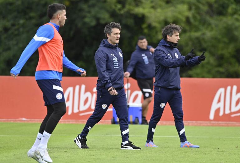 Los Barros Schelotto, ayer en Ypané. ¿Quién es Guillermo y quién Gustavo?