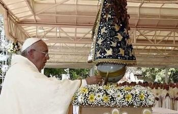 El Papa sentía una profunda admiración y respeto hacia la Virgen de los Milagros de Caacupé.