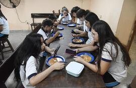 El Gobierno responde a críticas sobre el proyecto “Hambre Cero” y asegura que no elimina la merienda escolar.