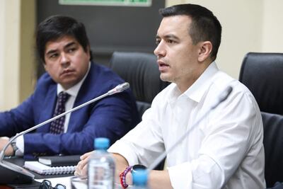 El presidente de Ecuador, Daniel Noboa (d).