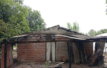 Vivienda destechada por el temporal en Humaitá.