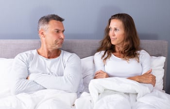 ¿Es normal que ya no me excite? Así es la curva del deseo en relaciones largas.