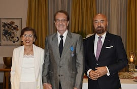 Evelia Normand, Jean Robert Normand y Pierre Christian Soccoja, embajador de Francia en Paraguay.