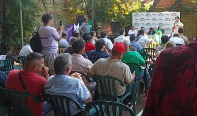 Plenaria en el partido Tekojoja del Frente Guasu.