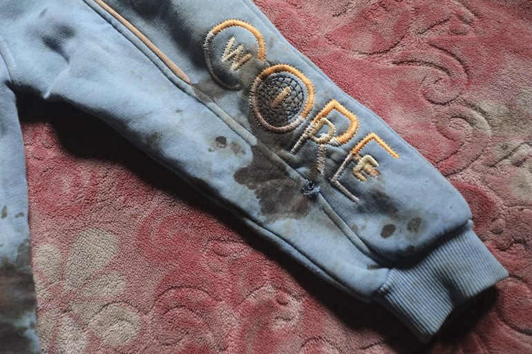 Los familiares del bebé Jawad Abu Nasar denuncian que sufrió maltrato físico a manos de los soldados israelíes tras ser capturado junto a su padre durante 10 horas, entre ellos una quemadura con un cigarrillo y pinchazos con un objeto punzante en la pierna. Las fuerzas armadas israelíes lo niegan, asegurando que las marcas del menor son esquirlas de un disparo.
