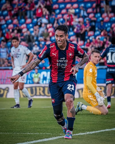 Sergio Ezequiel Araujo (33 años), delantero argentino que seguirá en filas de Cerro Porteño.