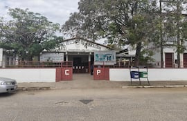 Fachada de Centro Regional de Educación de Pilar (CREP). Institución que alberga a 2 mil alumnos distribuidos entre turno mañana tarde y noche.