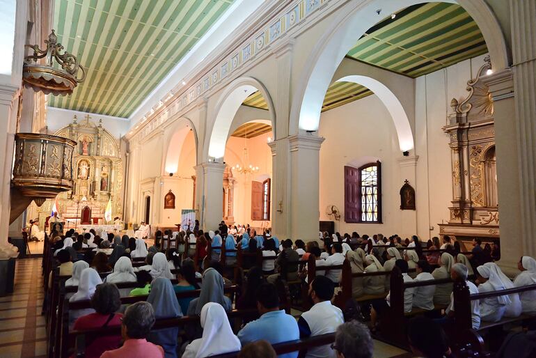 La Catedral Metropolitana se llenó de fieles. 