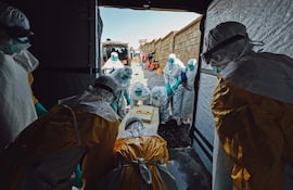 El Gobierno de la República Democrática del Congo (RDC) elevó a 1.751 el número de muertos y a 3.874 los casos confirmados de ébola por el brote declarado en el este del país el pasado 15 de mayo. Según el último boletín publicado por el Ministerio de Comunicación congoleño, con datos recopilados hasta el 3 de agosto, la tasa de letalidad se sitúa actualmente en el 45,1 %.-