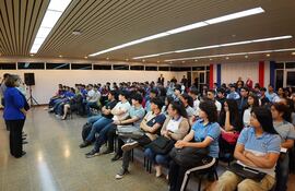 ANDE recibe a 200 alumnos de colegios técnicos.