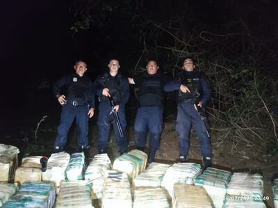 Personal policial del puesto N°7 de Curuzú Ava intervino en un hallazgo de marihuana a orillas del río Paraná, en la zona denominada Carrizalito, distante a unos 100 kilómetros de Pilar.