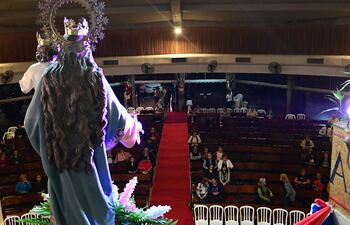Interior de la iglesia de María Auxiliadora en Asunción, donde se celebrará la misa este martes a las 6 de la tarde.