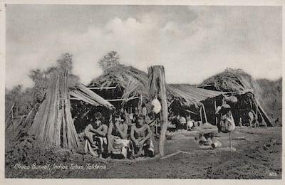 Toldería de indios toba en el Chaco Boreal, c. 1940. Imagoteca Paraguaya.