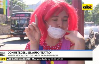 Auto-teatro: Cambian aplausos por bocinazos