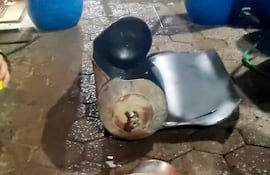 Estado en que quedó la garrafa de amoníaco tras la fatal explosión en la planta de Ochsi.