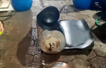 Estado en que quedó la garrafa de amoníaco tras la fatal explosión en la planta de Ochsi.