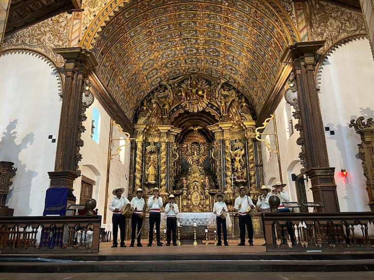 La banda Peteke Peteke también amenizó la Misa Guarayo con instrumentos tradicionales utilizados por los indígenas.