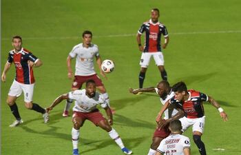 Partido de ida entre Cerro Porteño y Fluminense.