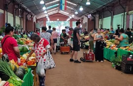 La feria permanente de Ciudad del Este recibe a miles de clientes cada semana.