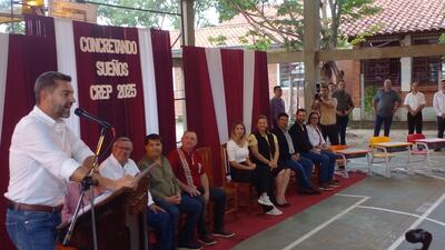 El vicepresidente Pedro Alliana participó en el acto de entrega oficial de los cuestionados pupitres adquiridos por Itaipú Binacional en la ciudad de Pilar.