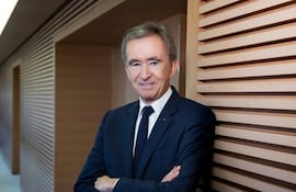 Bernard Arnault es un empresario francés, cofundador, presidente y director ejecutivo de LVMH, el mayor grupo de artículos de lujo.