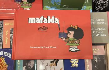 Fotografía de un tomo del cómic Mafalda en inglés, traducido por Frank Wynne, este martes, en una librería de Nueva York (Estados Unidos).