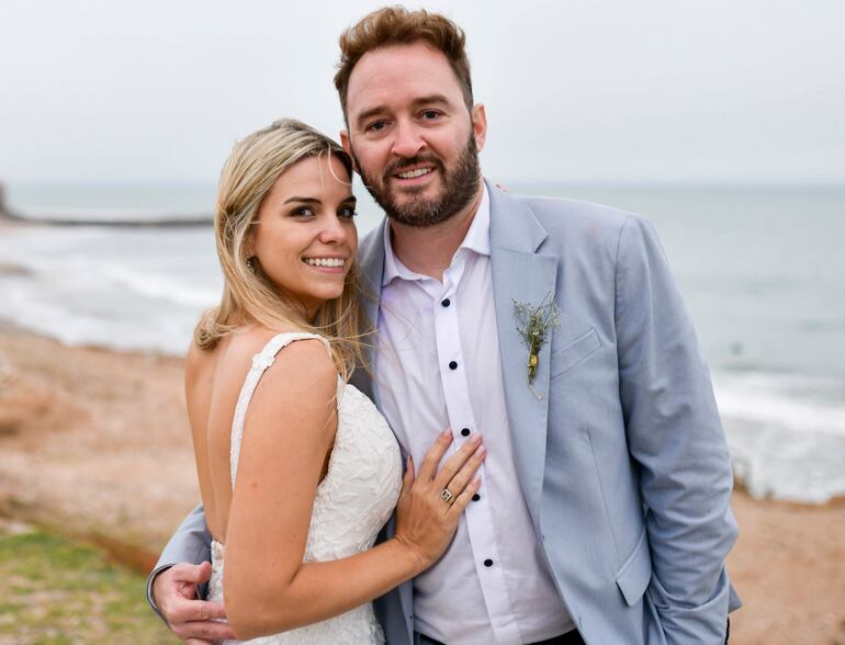 Camila Acedo y José Soler disfrutaron del amanecer a orillas del Mar de Plata.